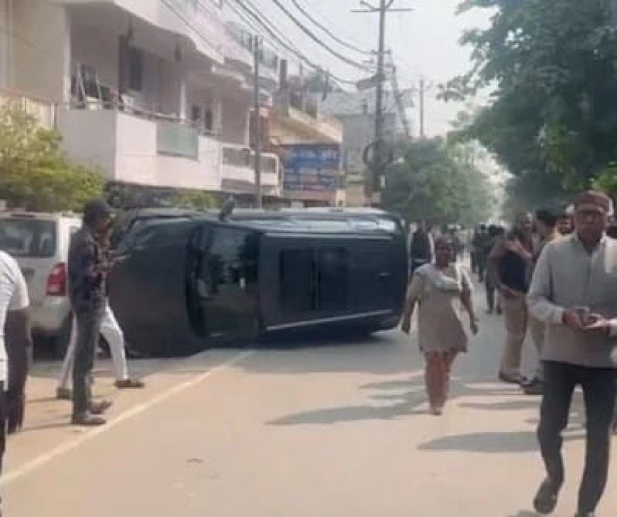 अनियंत्रित कार सड़क किनारे पलटी एक महिला की हुई मौत